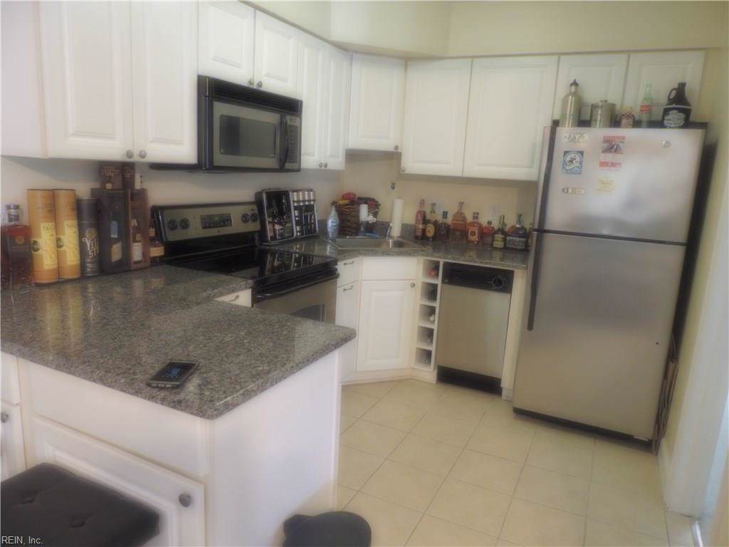 598 Pinewood Dr - Photo 1