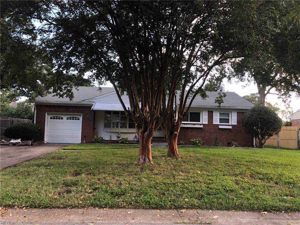 1736 Skyline Dr - Photo 1