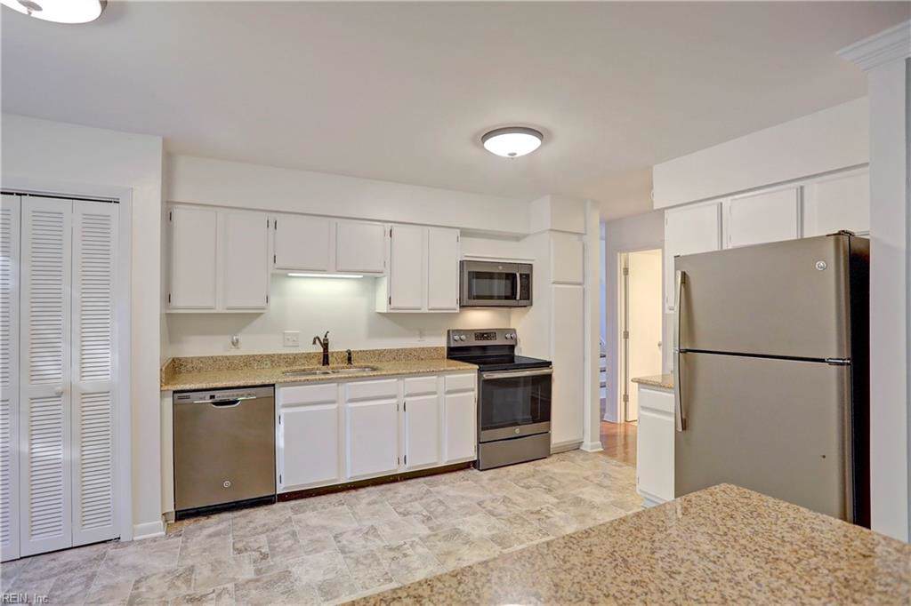 31 Cherbourg Dr - Photo 1
