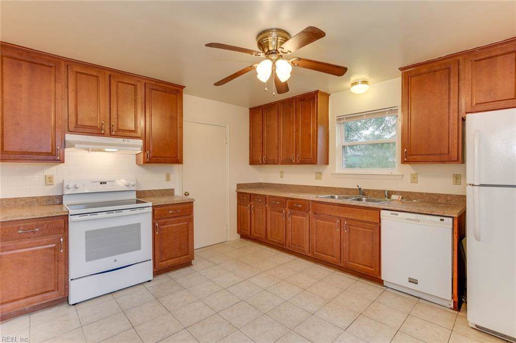912 Craig St - Photo 1