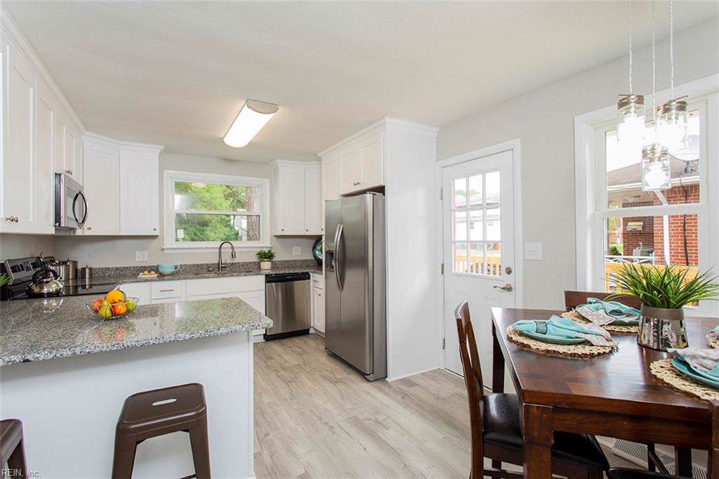 1204 Richmond Ave - Photo 1