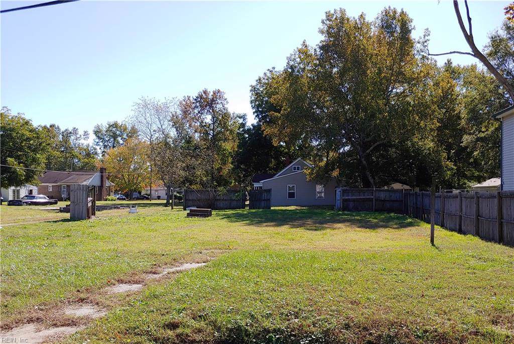 1025 Fentress Rd - Photo 1