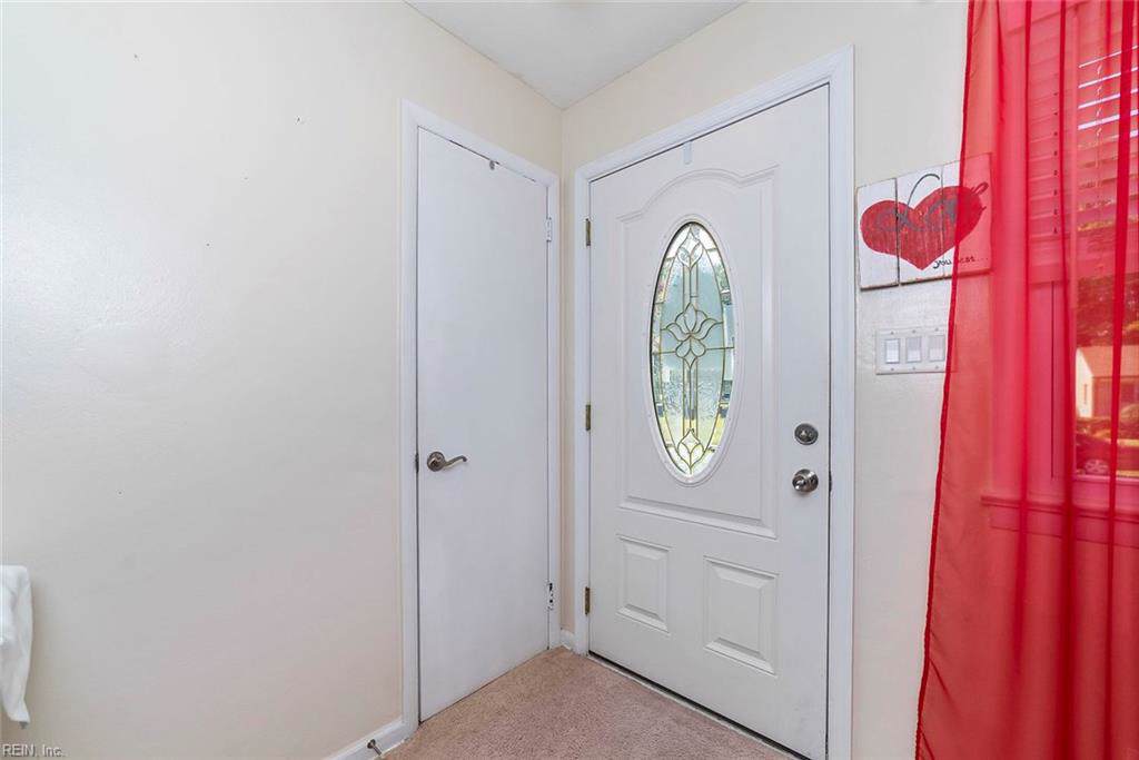 135 Royce Dr - Photo 1