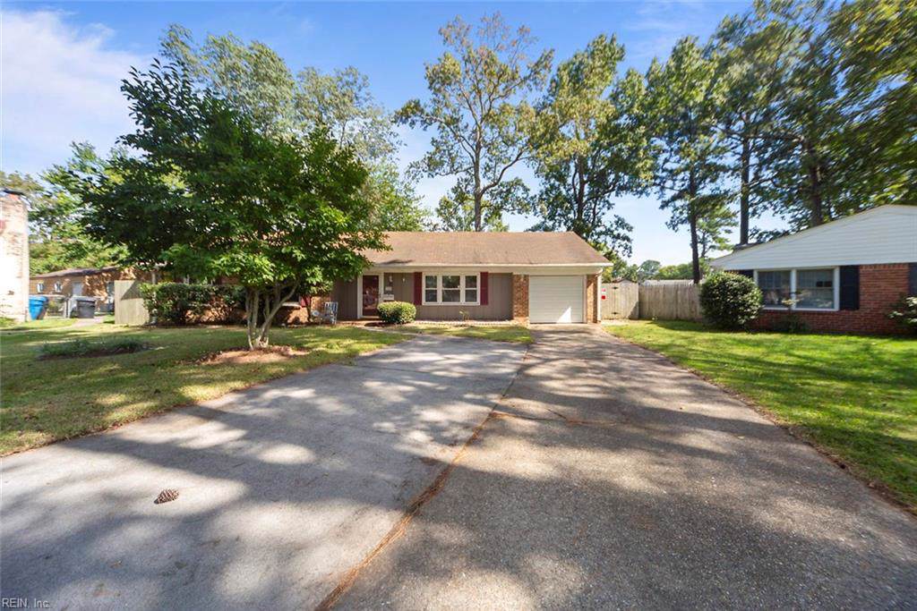 3700 Kings Point Cir - Photo 1