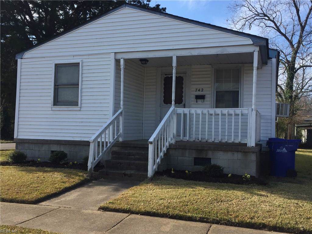 742 Douglas Ave - Photo 1