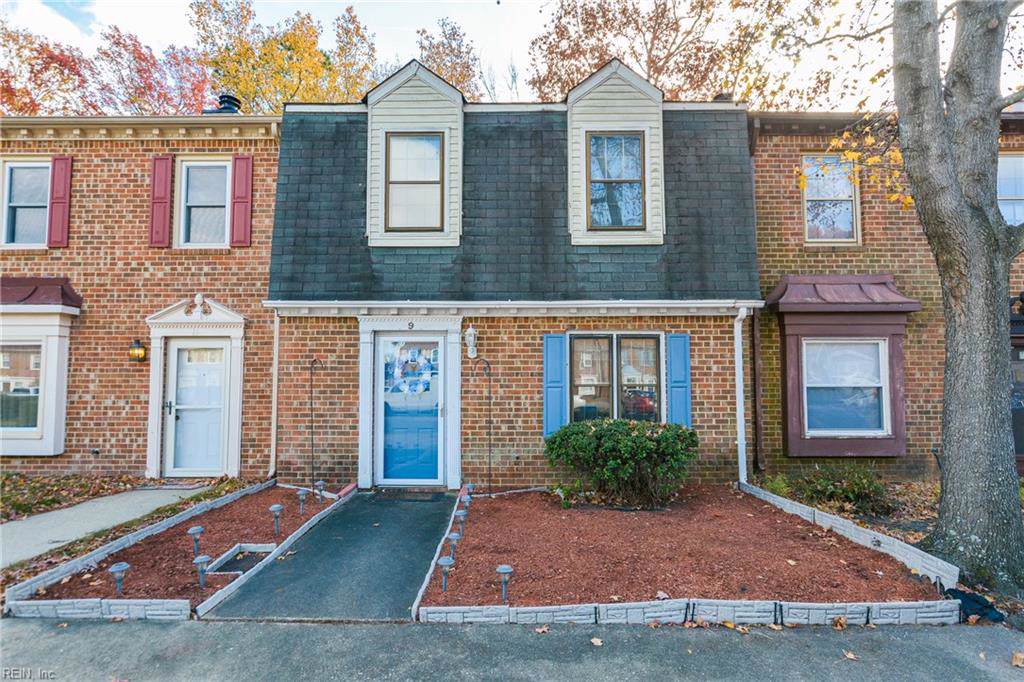 9 Colonial Way - Photo 1