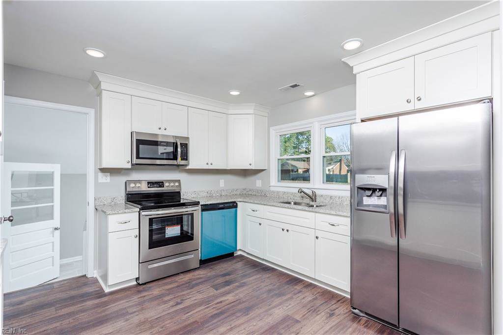 210 Sycamore Ave - Photo 1