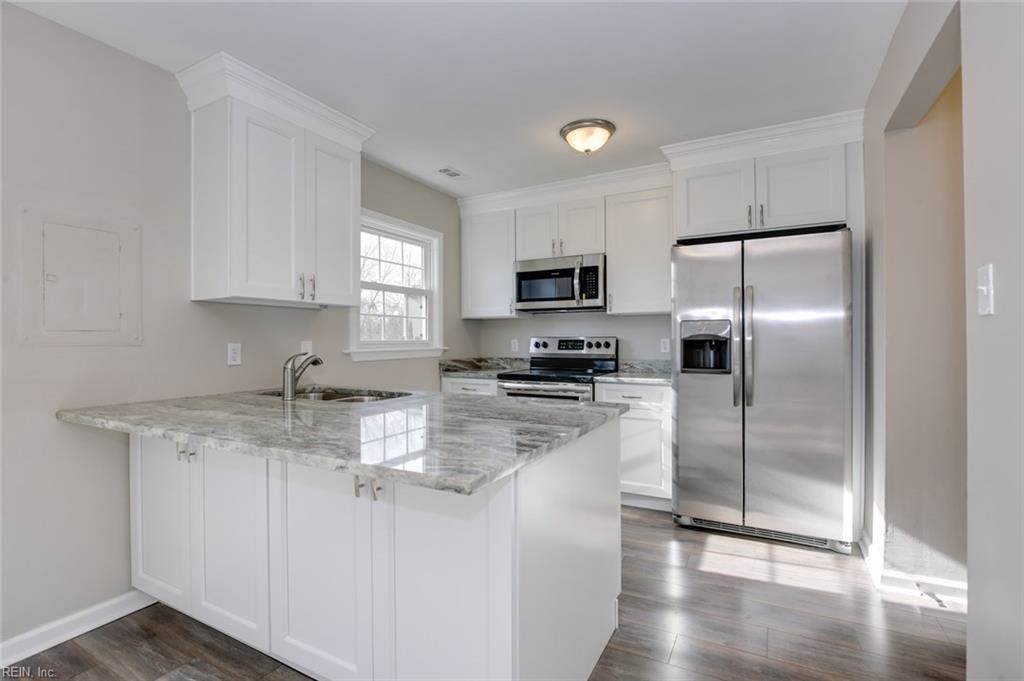907 Captains Ct - Photo 1