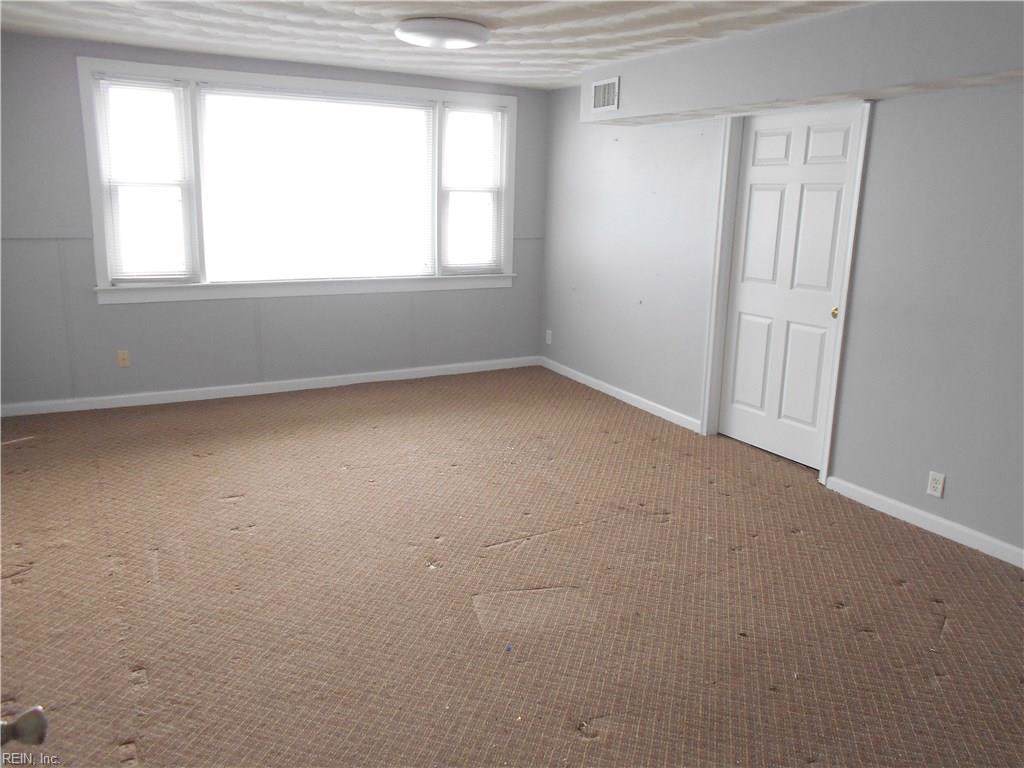 3018 Victory Blvd - Photo 1