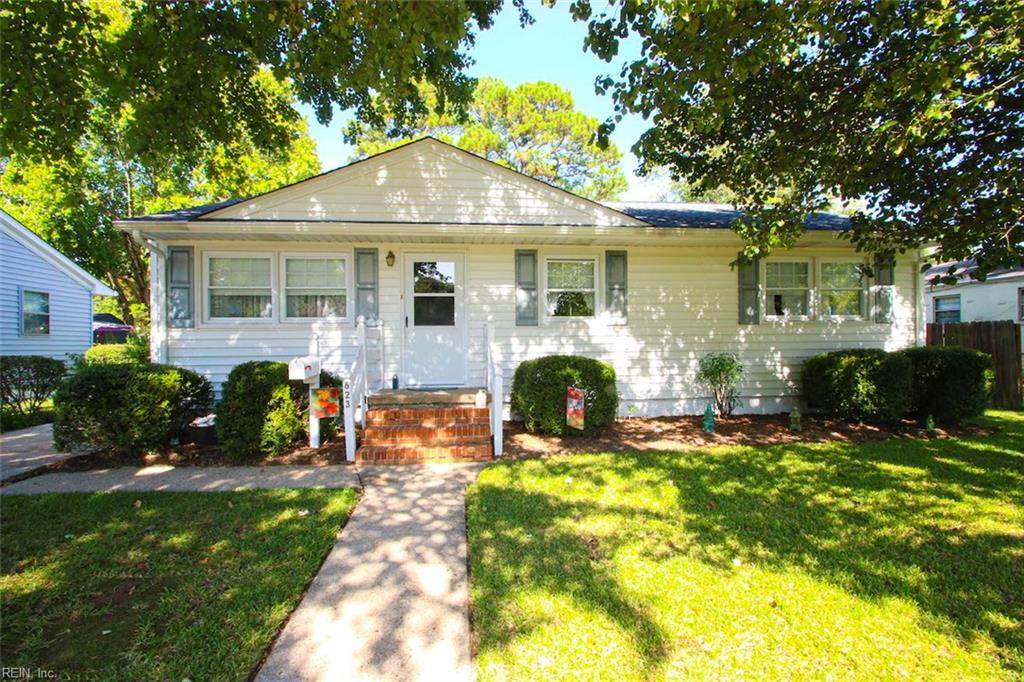 623 Spruce Rd - Photo 1
