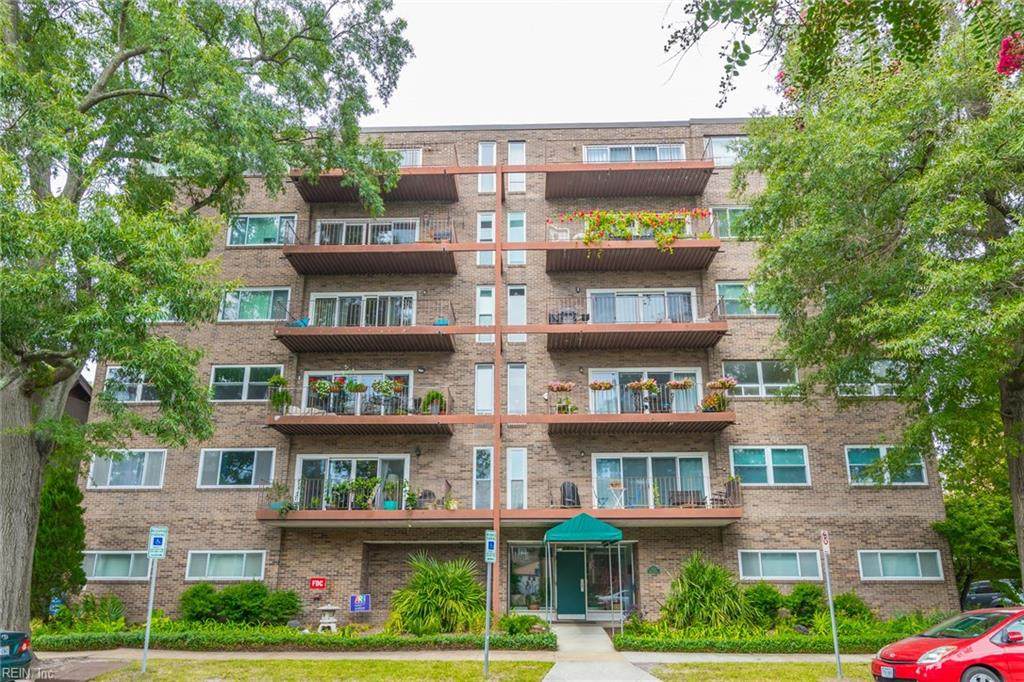 1024 Gates Ave - Photo 1