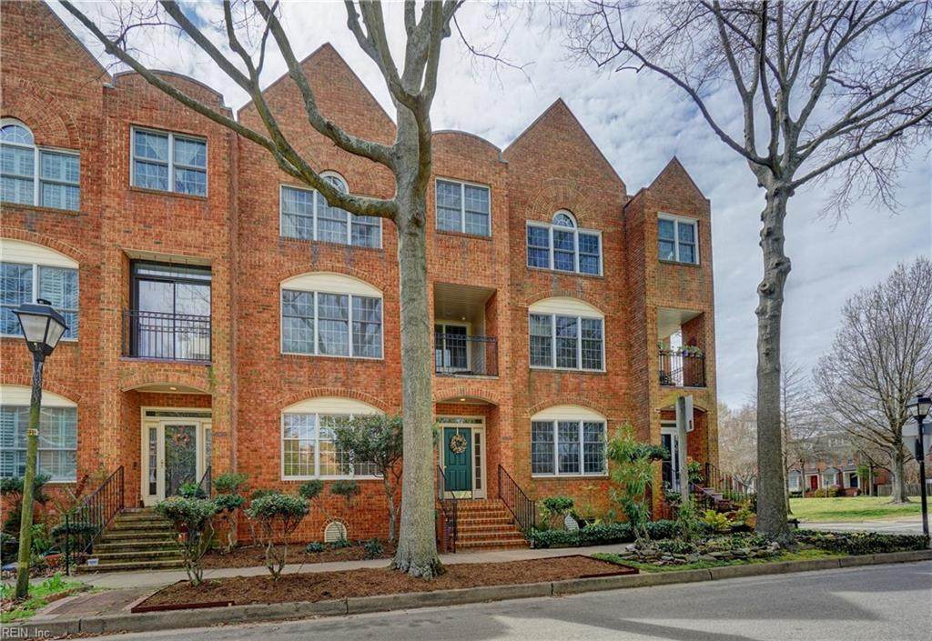 826 Botetourt Gdns - Photo 1