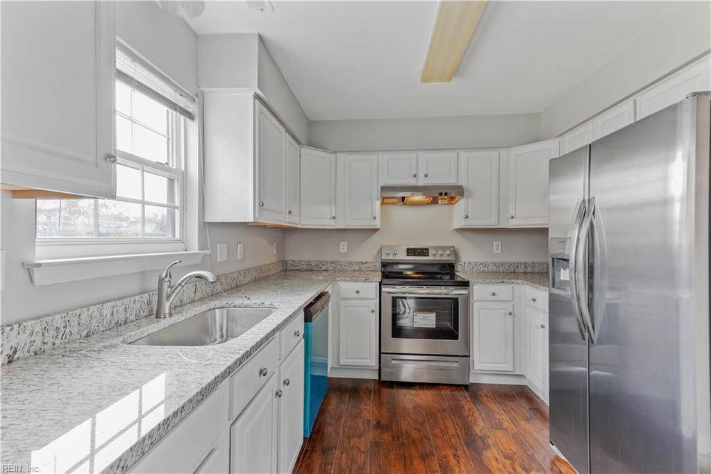 1315 Spratley St - Photo 1