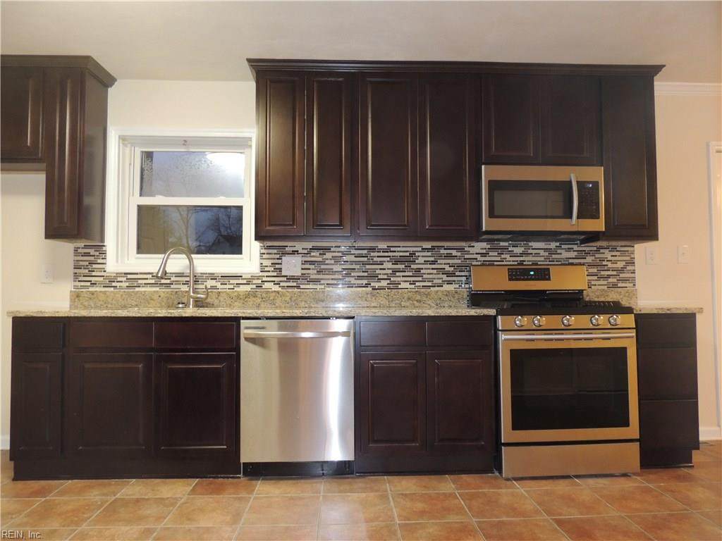 712 Lamplight Ln - Photo 1