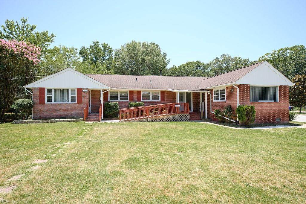 546 Denbigh Blvd - Photo 1
