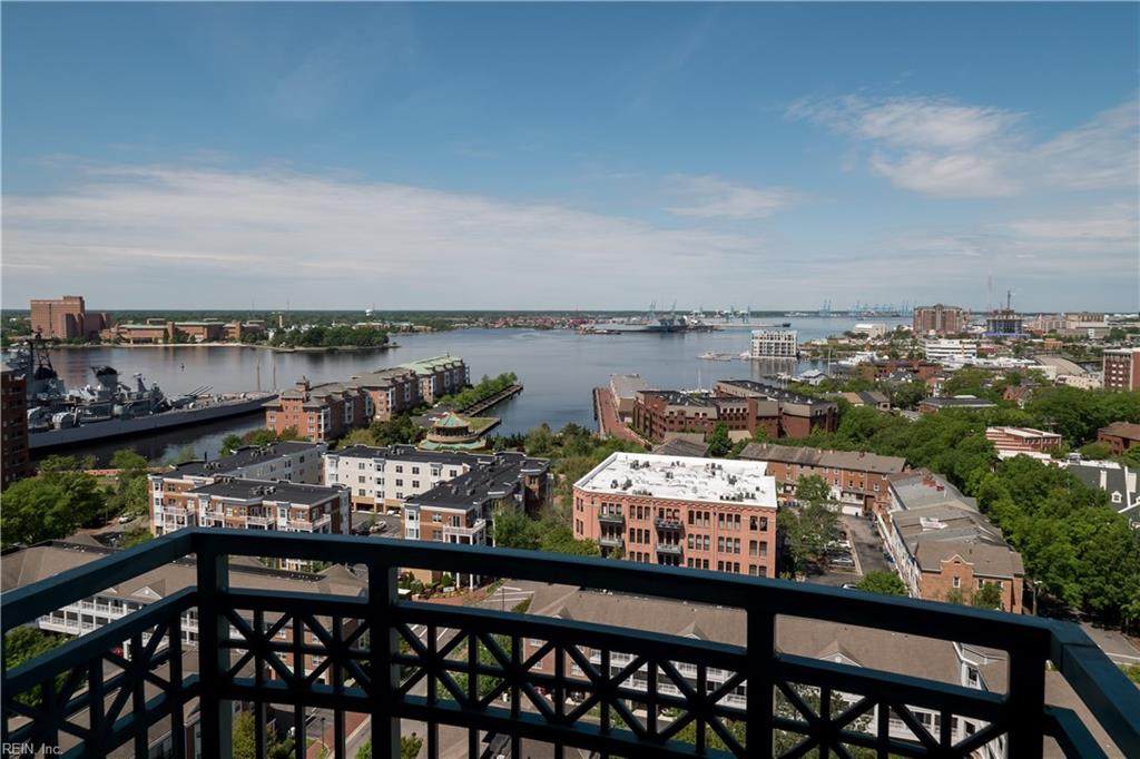 123 College Pl - Photo 1