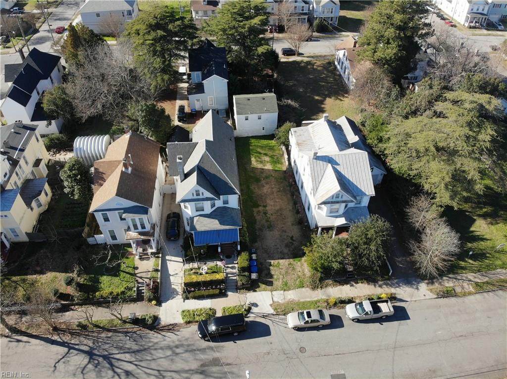 68 Webster Ave - Photo 1