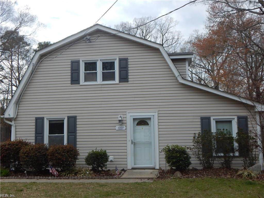 1227 Cloverleaf St - Photo 1