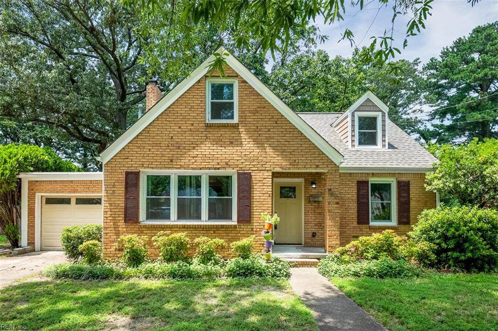 8821 Commodore Dr - Photo 1