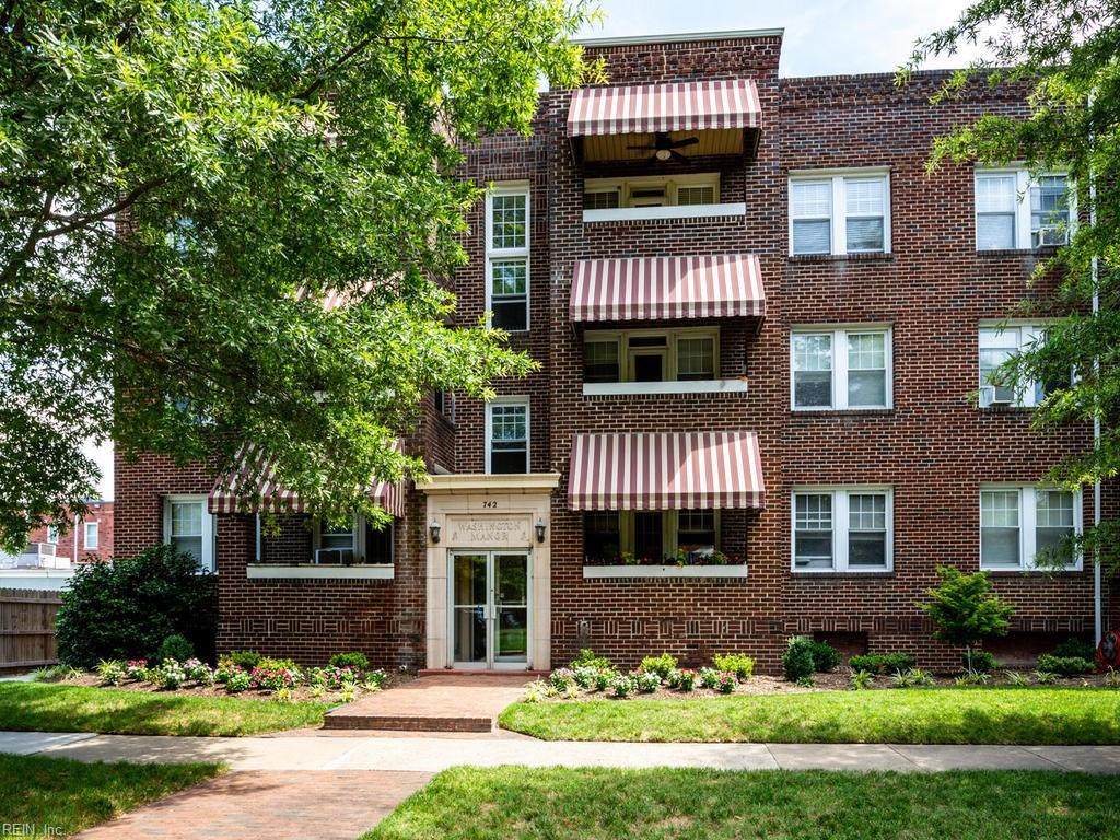 742 Washington Park - Photo 1