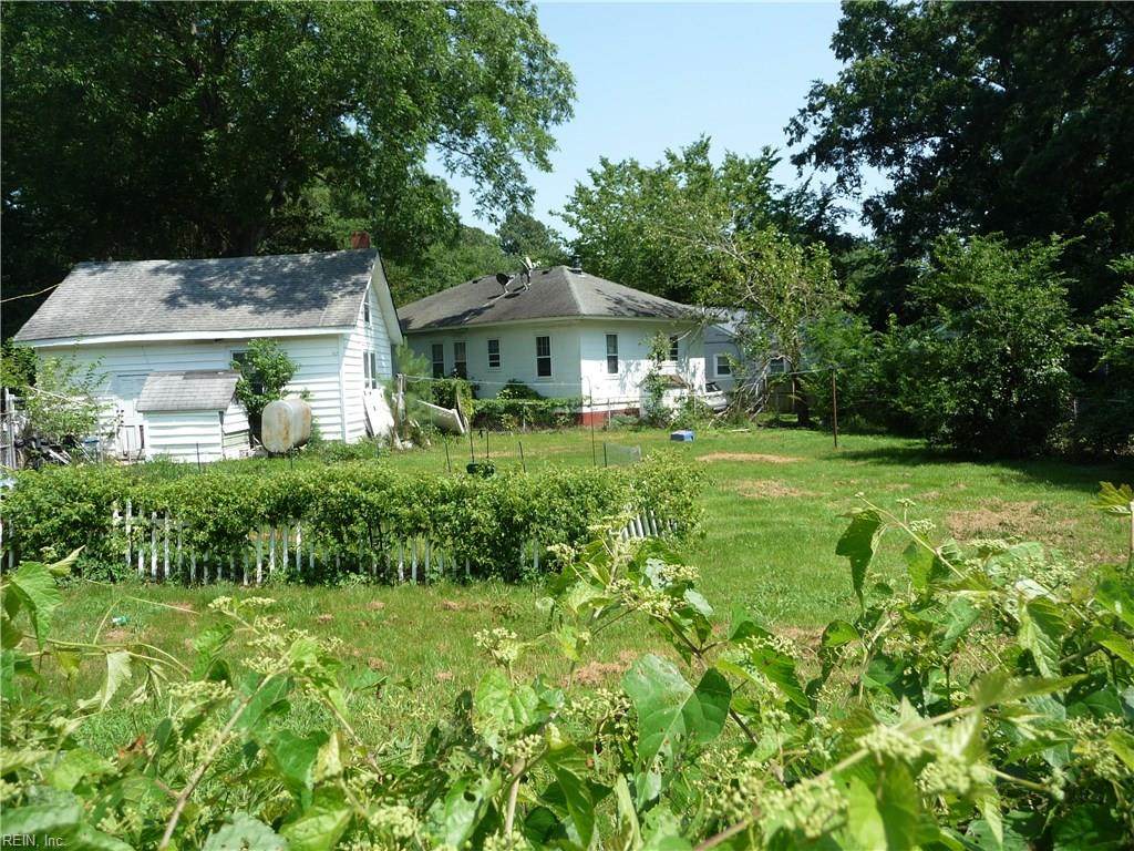 2934 Chesapeake Blvd - Photo 1