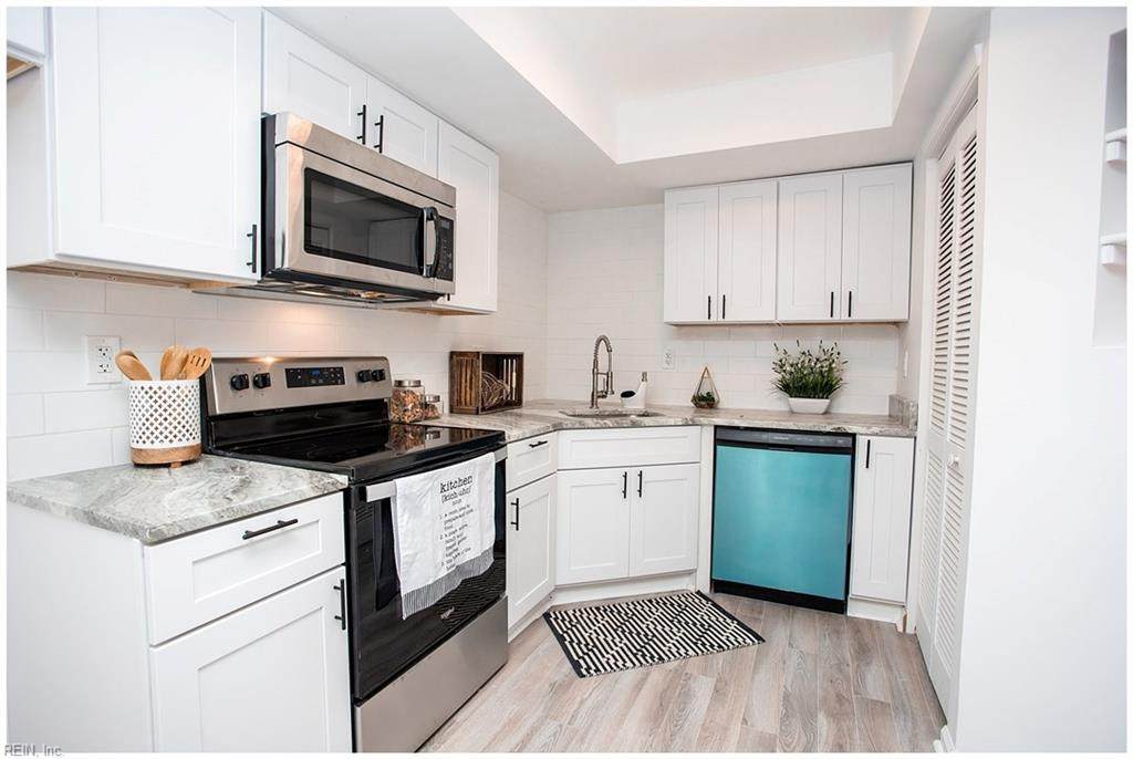 2112 Rocky Point Rn - Photo 1