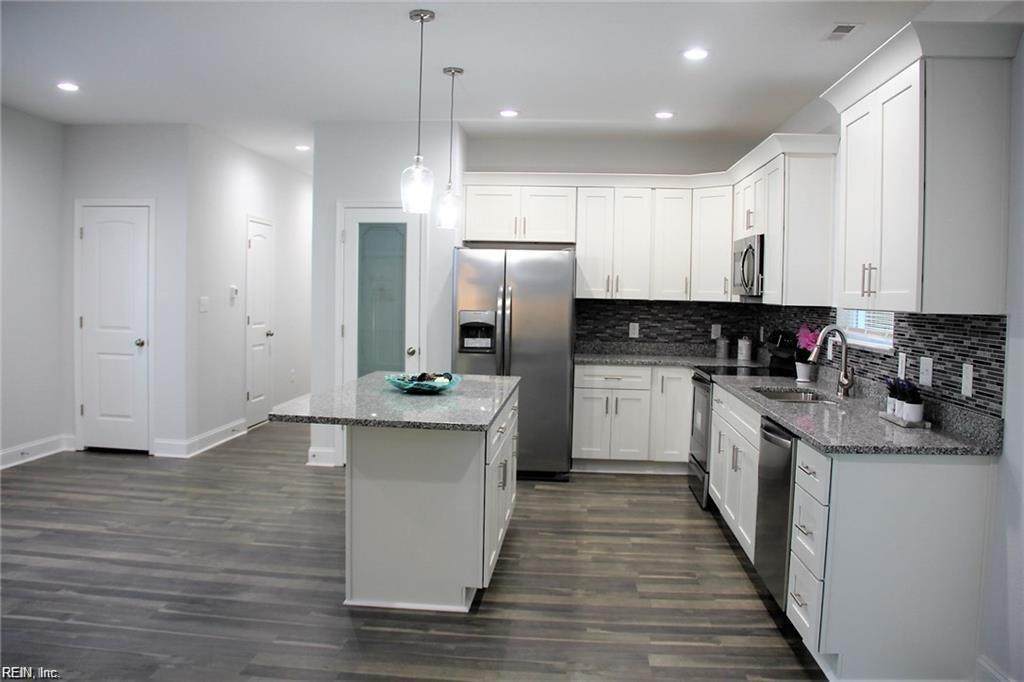 2109 Bay Ave - Photo 1