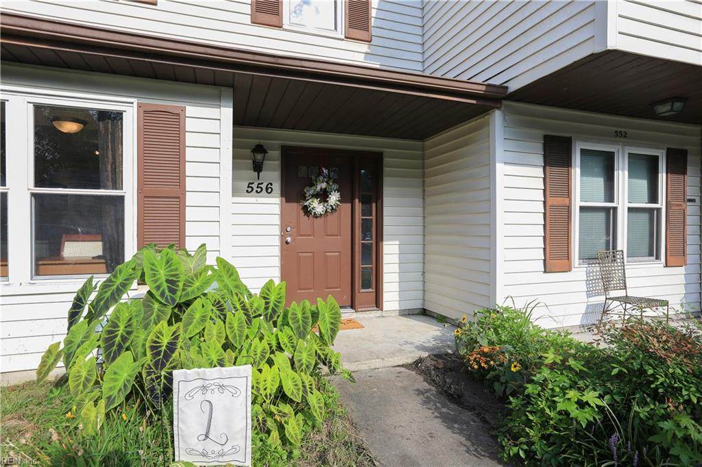 556 Davis St - Photo 1