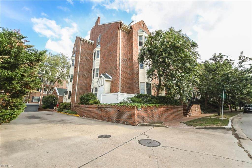 321 Duke St - Photo 1