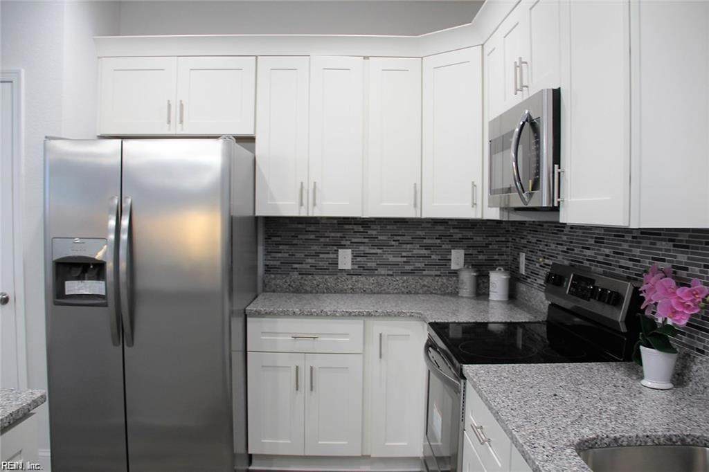 324 Hollywood Ave - Photo 1