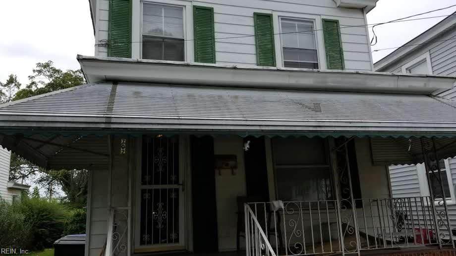 702 Adams St - Photo 1