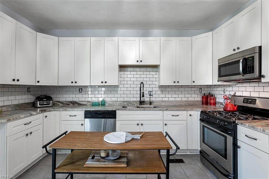 1811 Montclair Ave - Photo 1