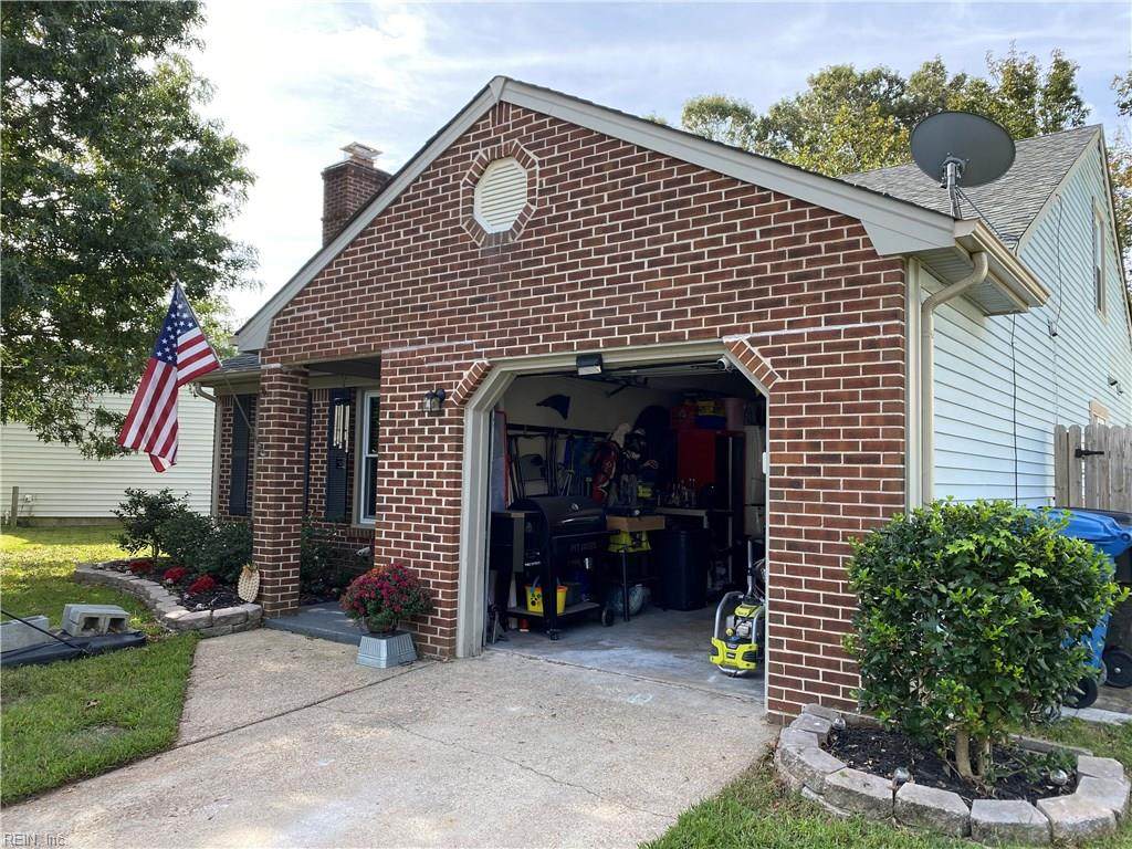 4885 Halwell Dr - Photo 1