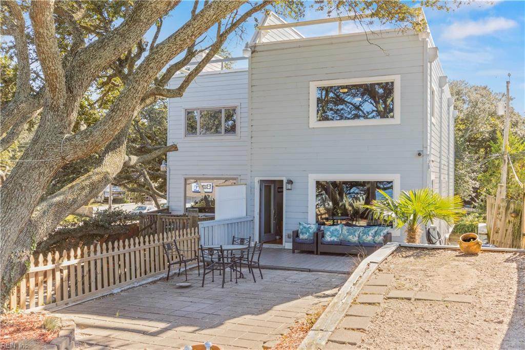 2533 Fentress Ave - Photo 1