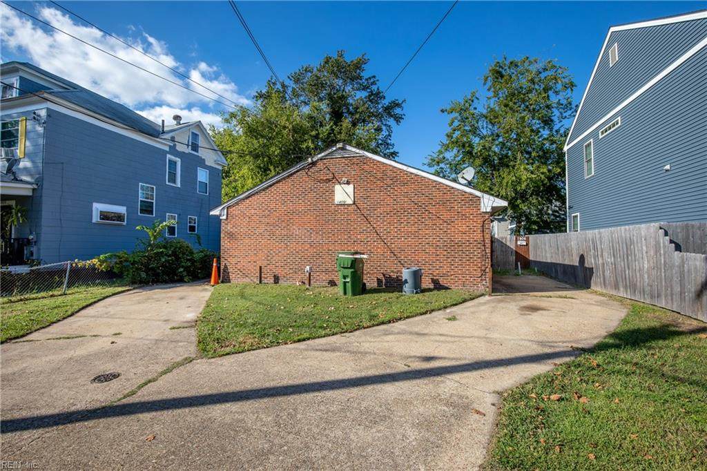 1406 27th St - Photo 1