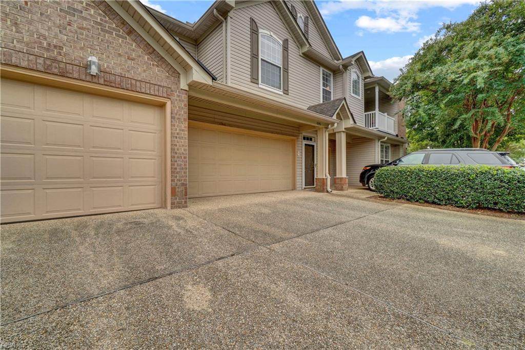 1046 Grand Oak Ln - Photo 1