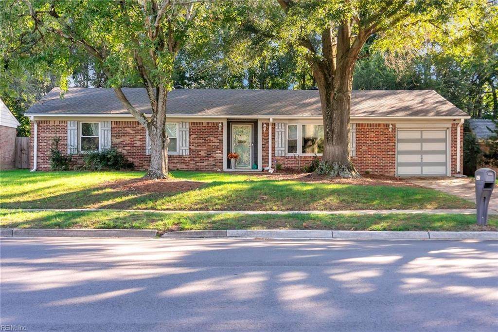 942 Strickland Blvd - Photo 1