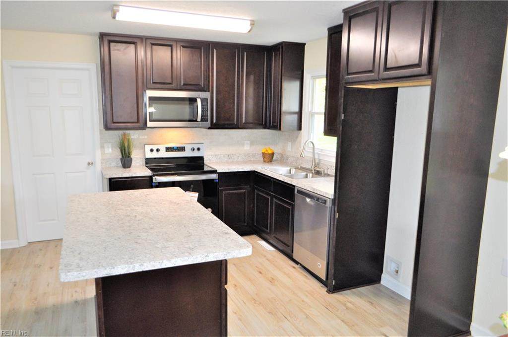 1407 Loren Cres - Photo 1