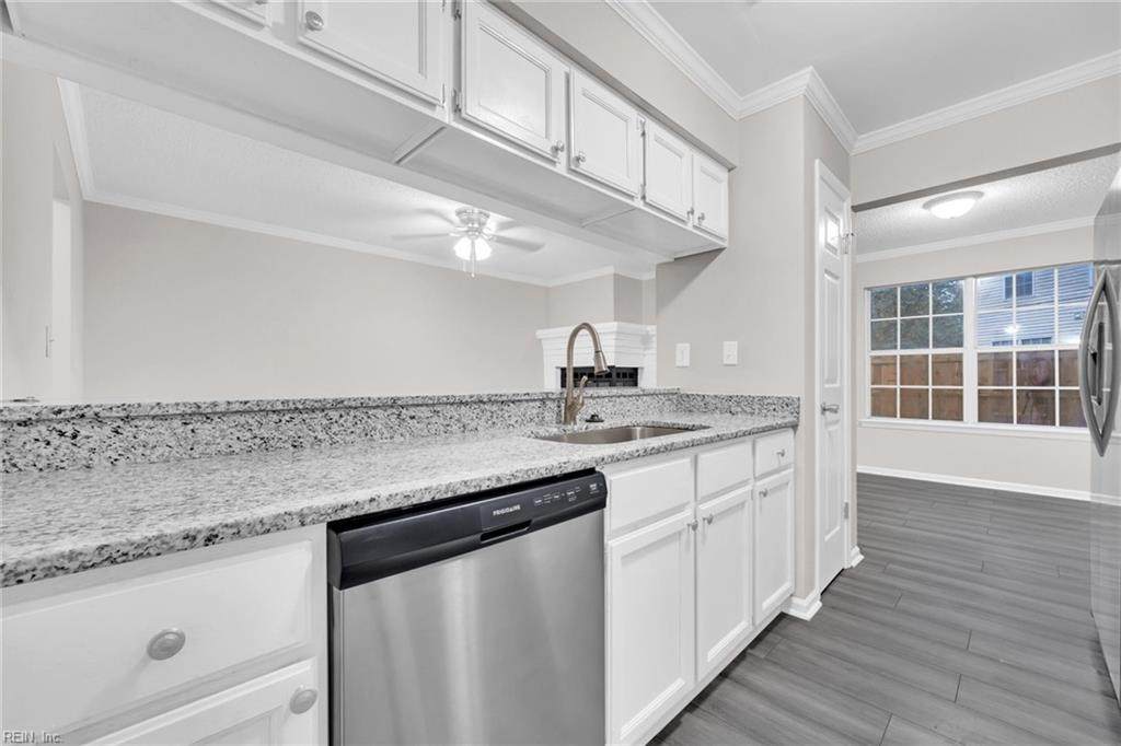 310 Amherst Ct - Photo 1