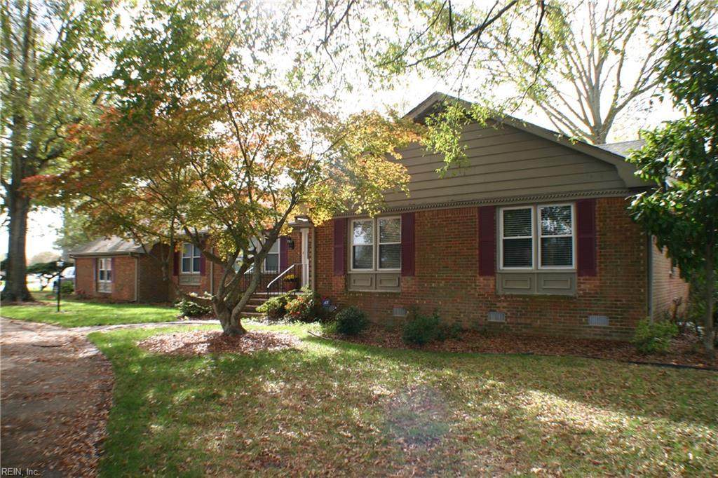 833 Churchill Dr - Photo 1