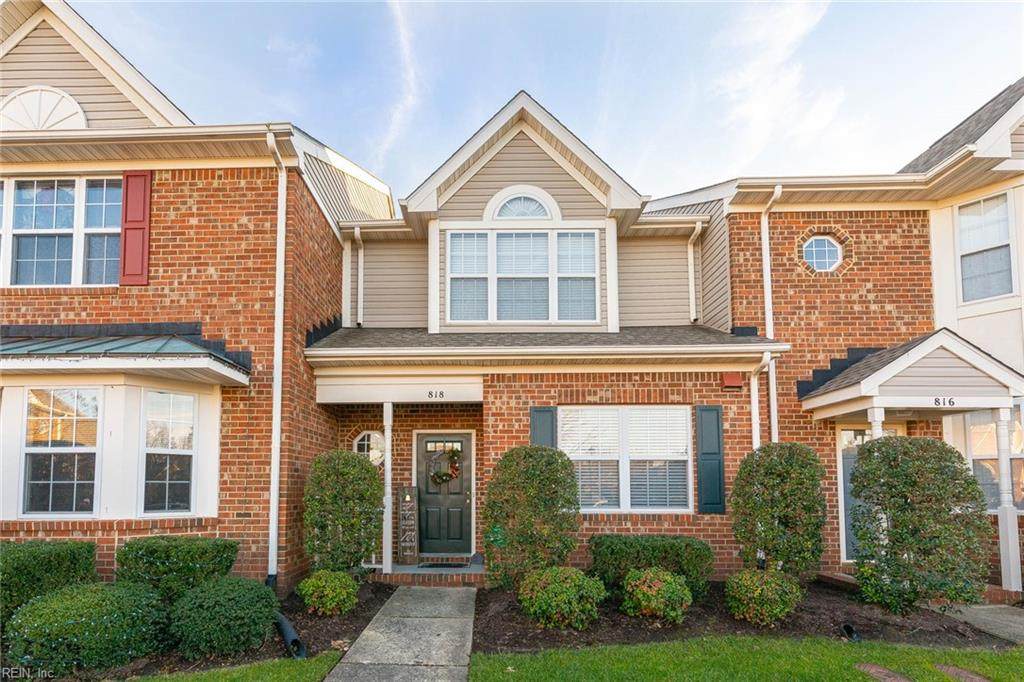818 Lake Cir - Photo 1