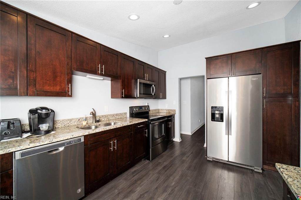 425 Beacon Hill Cir - Photo 1