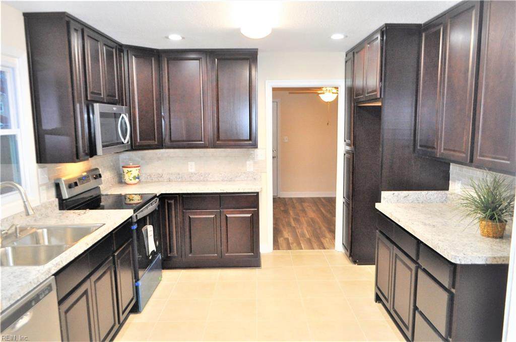 3736 Plaza Trl - Photo 1
