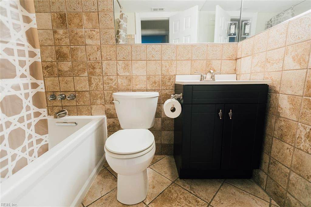 1006 Barclay Sq - Photo 1
