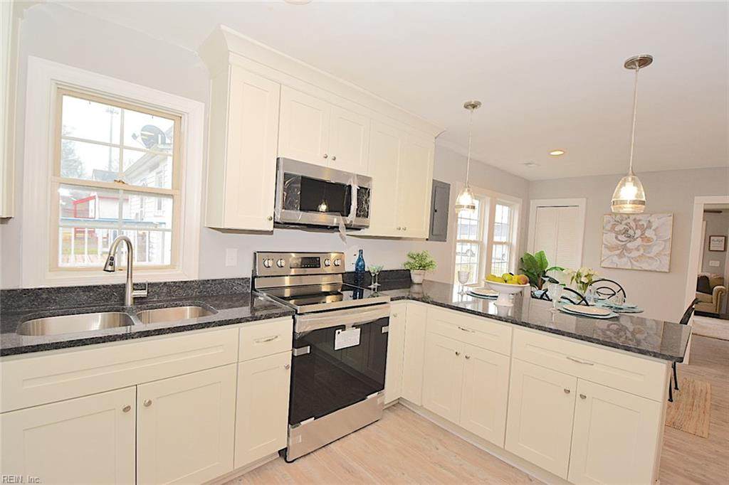 614 45th St - Photo 1