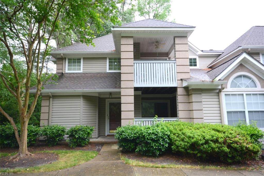 303 Gainsborough Sq - Photo 1