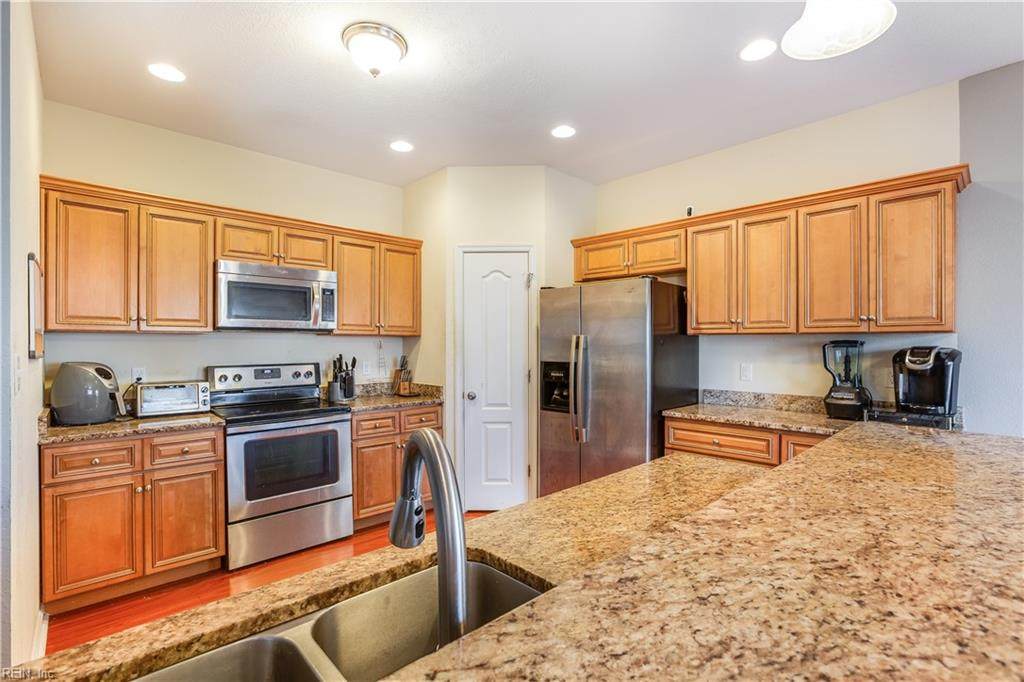 2825 Vimy Ridge Ave - Photo 1