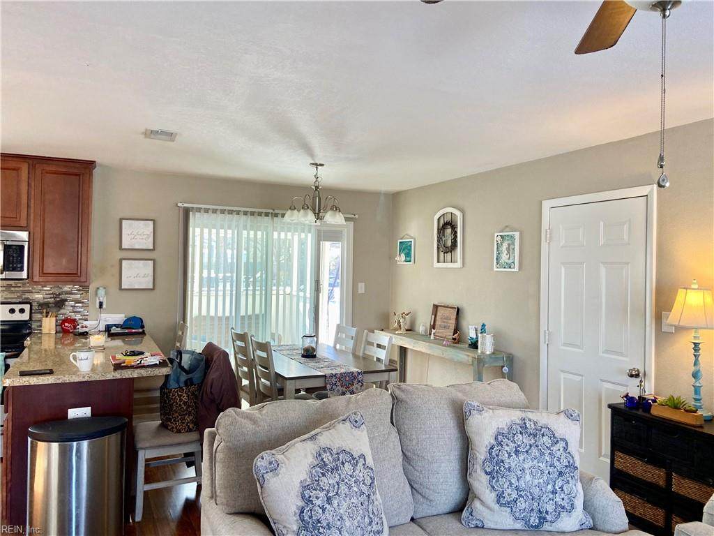 3325 Maverick St - Photo 1