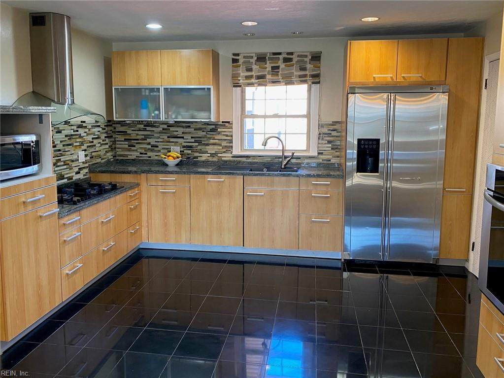 2404 Hood Dr - Photo 1
