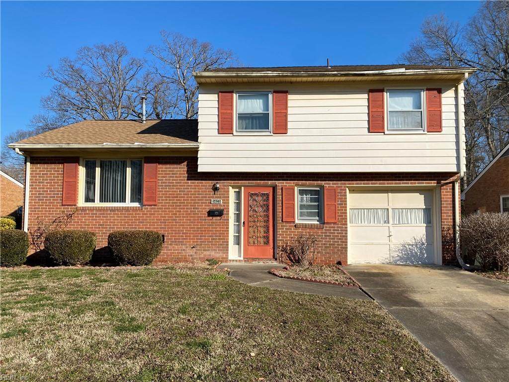 1403 Adams Cir - Photo 1